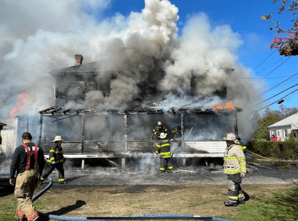 KFD crew around a building with heavy smoke